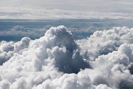 上面的云云白色戏剧性气氛天气天堂多云空气云景天空飞机背景图片