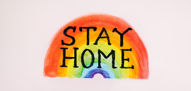 写在墙上的标语Corona病毒标语CoVID-19 写在彩虹孩子身上的文字“STAY Home”(STAY Home)背景
