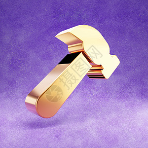 金色锤子锤子图标 紫色天鹅绒背景上孤立的金色光泽锤子符号背景