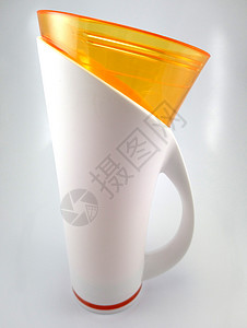 橙色和白颜色长长塑料杯加手柄液体塑料橙子淬火材料白色果汁背景图片