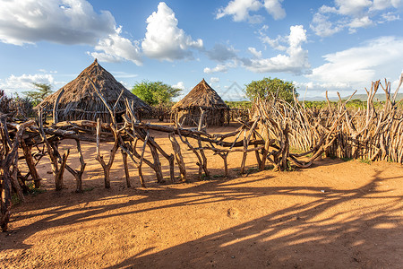 穆尔西部落非洲南埃塞俄比亚 哈马尔村房子传统小屋贫困大面金卡国家建筑生活村庄背景