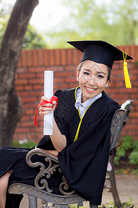 快乐的毕业学生女孩 恭喜  毕业教育员大学乐趣微笑学士庆典学习文凭证书帽子知识成人高清图片素材