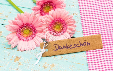 一堆粉红色花朵和感恩卡背景图片