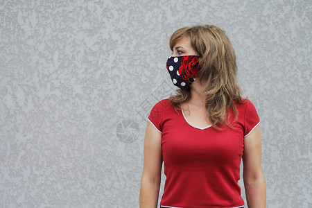 戴防护面具防止冠状病毒的女孩女性医疗女士危险疾病呼吸感染帮助预防卫生背景图片