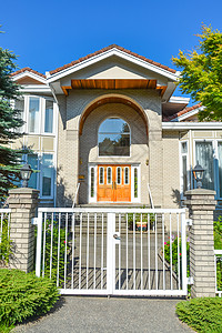 班级门标素材前门有白色门的豪华家庭住宅入口处 加拿大温哥华背景