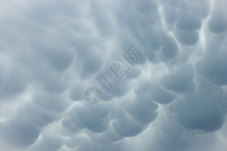 乳状的蒙上哺乳期的云天空雷雨乳状云气候戏剧性心情天气蓝色风暴哺乳动物背景