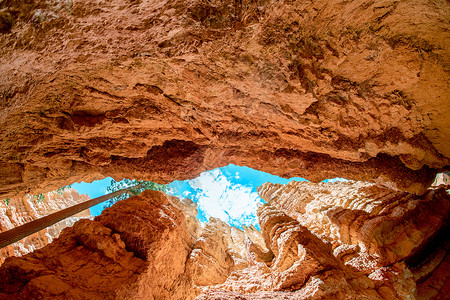洞穴区美国布莱斯峡谷国家公园的皇后花园轨迹沙漠侵蚀地标地方洞穴峡谷旅行风景悬崖山沟背景