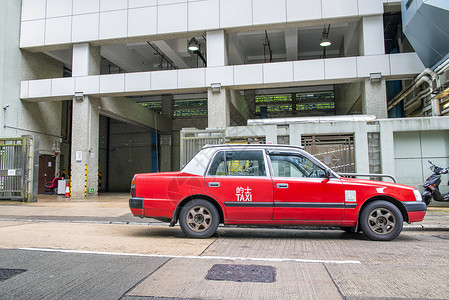 红色出租车香港 - 2014年5月 著名的红色城市出租车停在路边背景