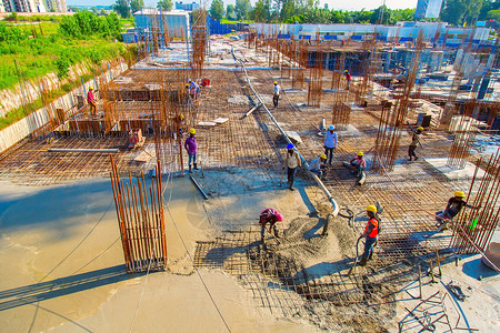 2019项目计划书印度古瓦哈蒂  2019 年 6 月 工人正在古瓦哈蒂建造一座新建筑起重机构造职业房子纪念碑木头建设者建筑学劳动木板背景