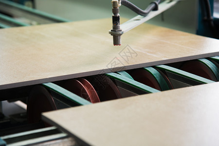陶瓷瓷砖生产厂 铁合金的电解线黏土植物输送带机器技术机械工厂自动化水泥金属背景图片