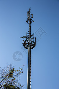 用于移动无线电收音机的高密度发射塔背景图片