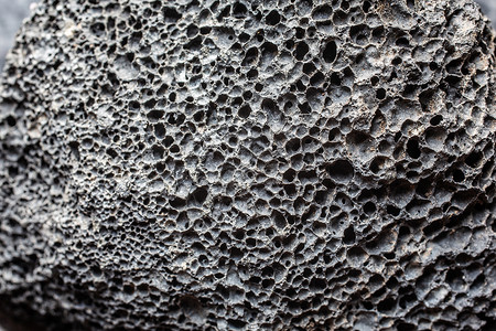 灰色多孔宝石作为火山发光岩石浮力海绵状浮石毛孔矿物学火山岩背景图片