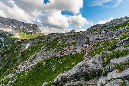 福伦达在奥地利沃拉尔贝格的莱克伦山上 飞速攀登冒险假期远足顶峰旅行水库娱乐孤独全景晴天背景