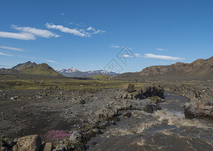 兰德曼河峡谷的冰岛地貌以及冰川山脉和绿色山丘的景象 冰岛费利亚巴克自然保护区自然天空火山地块远足冒险巨石自然保护区爬坡旅行背景