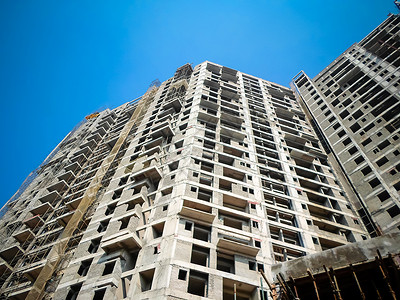 建设中的建筑 新住宅项目 即将到来的住宅项目建设 现代城市的建设中项目 在建的印度最高建筑城市生活框架蓝色窗户工程金融生长景观天背景