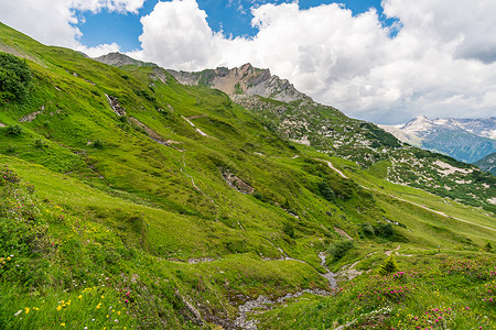 福拉尔贝格州在奥地利沃拉尔贝格的莱克伦山上 飞速攀登登山娱乐孤独高山首脑晴天旅行冒险农村草地背景