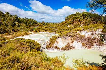 怀奥塔普WaiOTapu 新西兰地质奇幻之地游客脆皮荒野吸引力陨石岩石旅行地热地震喷泉背景