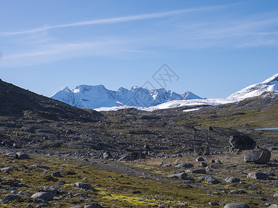挪威和斯堪的纳维亚 约顿海宁国家公园最高的雪覆盖山峰 日落之日 蓝天空背景冒险冰川岩石天空蓝色旅游远足山脉高山荒野背景