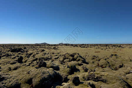 冰岛熔岩场覆盖绿苔草场地火山国家苔藓森林地面游客荒野岩石植物群背景图片