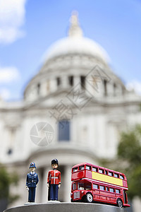 护卫队伦敦军官和双层公交车的图案 圣保罗大教堂的背景情况背景
