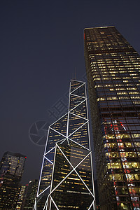 中国香港中国新银行夜视低角度灯光照亮背景图片