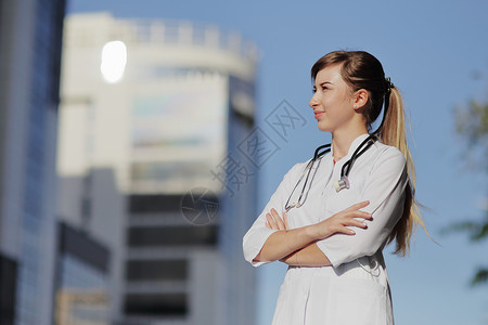 美丽的女医生或护士的肖像 天梯 天空 健康概念预防社工女士药品专家女孩诊所流感女性感染背景图片