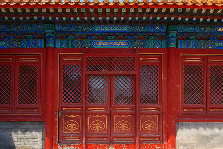 带有红色中文门的网关地标古董窗户金属房子装饰品建筑玻璃寺庙文化背景图片