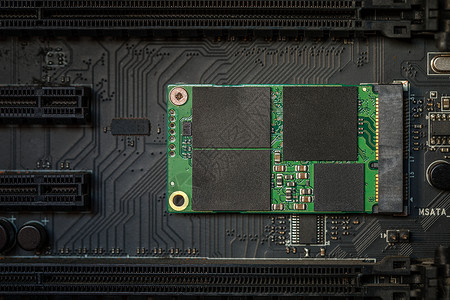 平方米在主机上高速 Ssd 驱动器绿色硬件母板芯片贮存驾驶速度电子技术电路背景