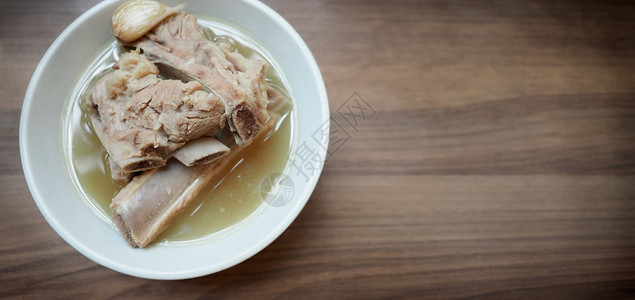 这个菜单很受欢迎 在Singap最出名早餐香料餐厅蒸汽肋骨桌子食物美食草药烹饪背景