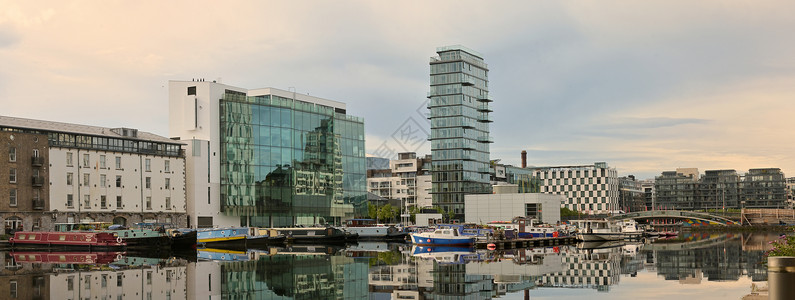 码头玻璃爱尔兰都柏林 - 2020年7月30日背景