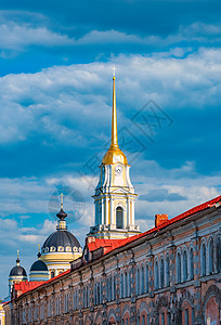 俄罗斯有教堂的Rybinsk市贝尔塔高清图片