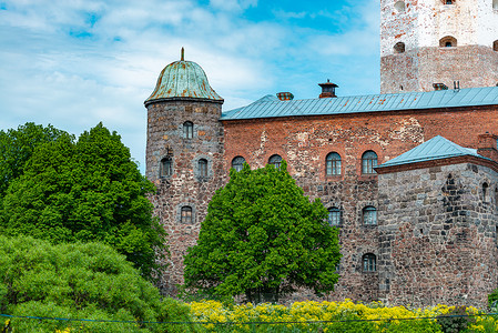 奥拉夫城堡夏日俄罗斯的维堡城堡旅行蓝色旅游绿色地标城市天空白色建筑石头背景