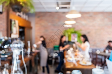 具有客户背景的模糊咖啡和餐厅咖啡厅窗户女士店铺城市购物中心咖啡店零售墙纸椅子食物背景图片