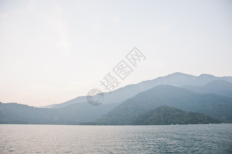 太阳月湖月球 清空天空 清晨出航高清图片