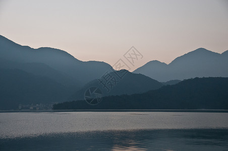 南投台湾日月月湖清晨背景