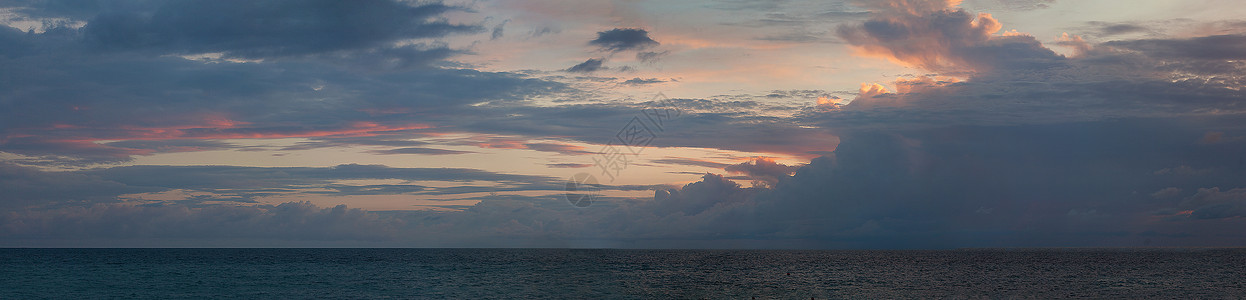 黑海日落紫色全景海景金子波浪红色天空戏剧性信标闲暇背景图片