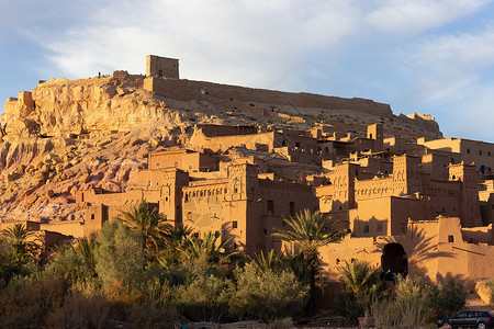 权力的游戏摩洛哥 古老的堡垒 Unesco遗产遗址全景历史日落沙漠遗产城堡旅行游客大篷车游戏背景