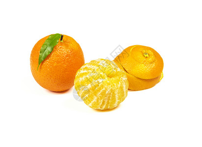 一整片橙子 半半橘子和桔子皮 躺在白面包上高清图片