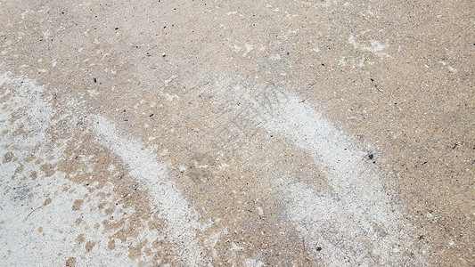 湿灰水泥地或人行道上的水路面地面潮湿水泥灰色背景图片