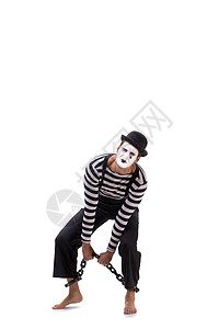 他的脚被绑在白色的铁链上惩罚小丑镣铐监狱艺人帽子艺术家演员戏剧喜剧演员背景图片