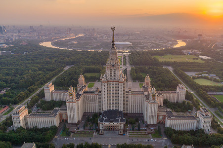 莫斯科国立大学日出雾 俄罗斯 空中观望高清图片