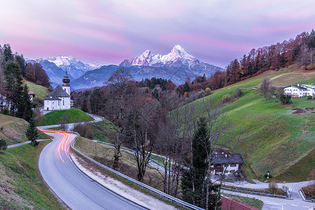 Maria Gern的朝圣教堂和德国巴伐利亚背景著名的Watzmann山背景
