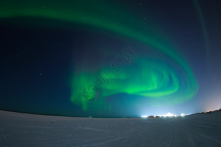 地磁夜空中的北极光 苔原中的北极光极光星星旅行地球天文学北极星天空行星场地粒子背景