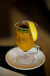 冬季热维生素饮料 海鲜姜和柠檬茶背景图片