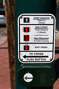 在洛杉矶美国路面背景模糊的十字路口交界处 按下按钮路口路标信号展示控制街道运输蓝色行人交通背景图片