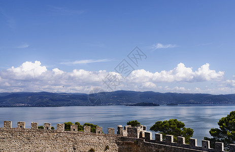 特拉西梅诺狮子堡垒的Trasimeno湖风景背景