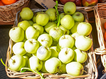 原意大利苹果水果健康维生素采摘福利背景图片