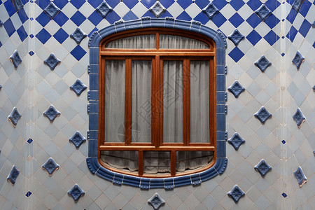 巴特罗之装有内窗的中环 西班牙巴塞罗那马赛克遗产地标建筑师艺术房子世界建筑中庭建筑学背景