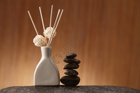 拉斯顿陶瓷罐中的香棒水平静物场景生活方式摄影香薰石头疗法影棚福利背景