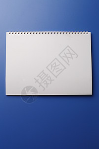 空白笔记本蓝色背景白色影棚文具对象摄影螺旋背景图片